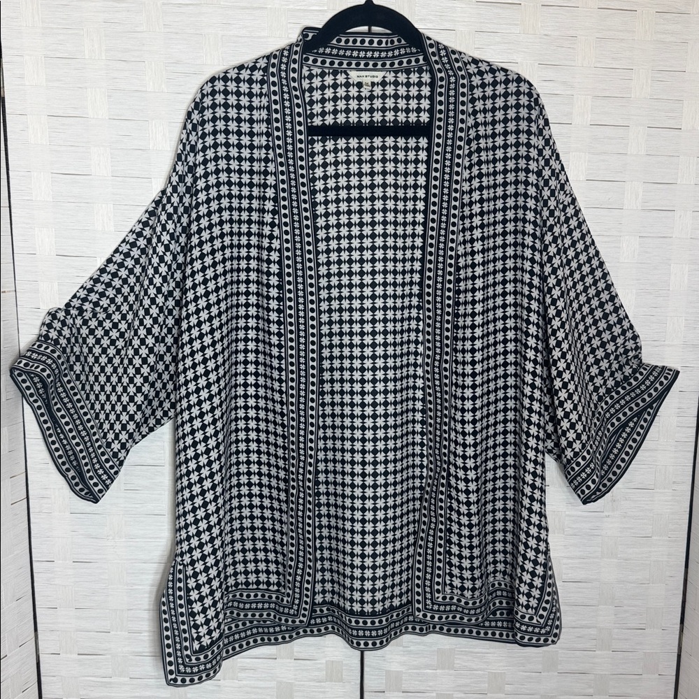 Max Studio Black & White Kimono Open Front Lightweight Boho Jacket Size Medium